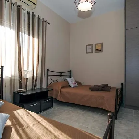 Seaside Paradiso - Steps From The Apartment *