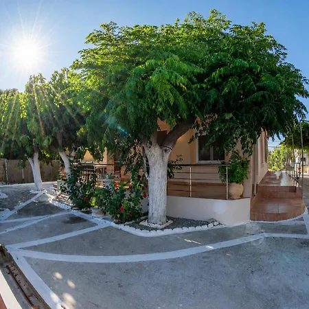 Seaside Paradiso - Steps From The Apartment *