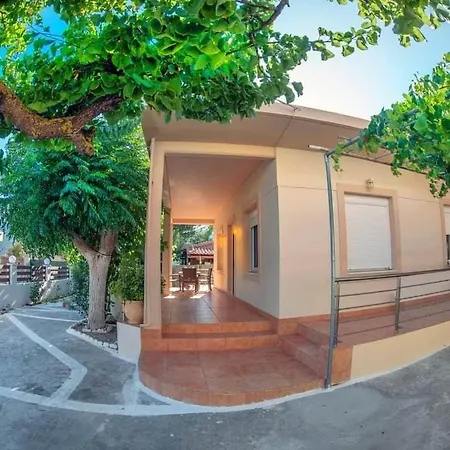 Seaside Paradiso - Steps From The Apartment *